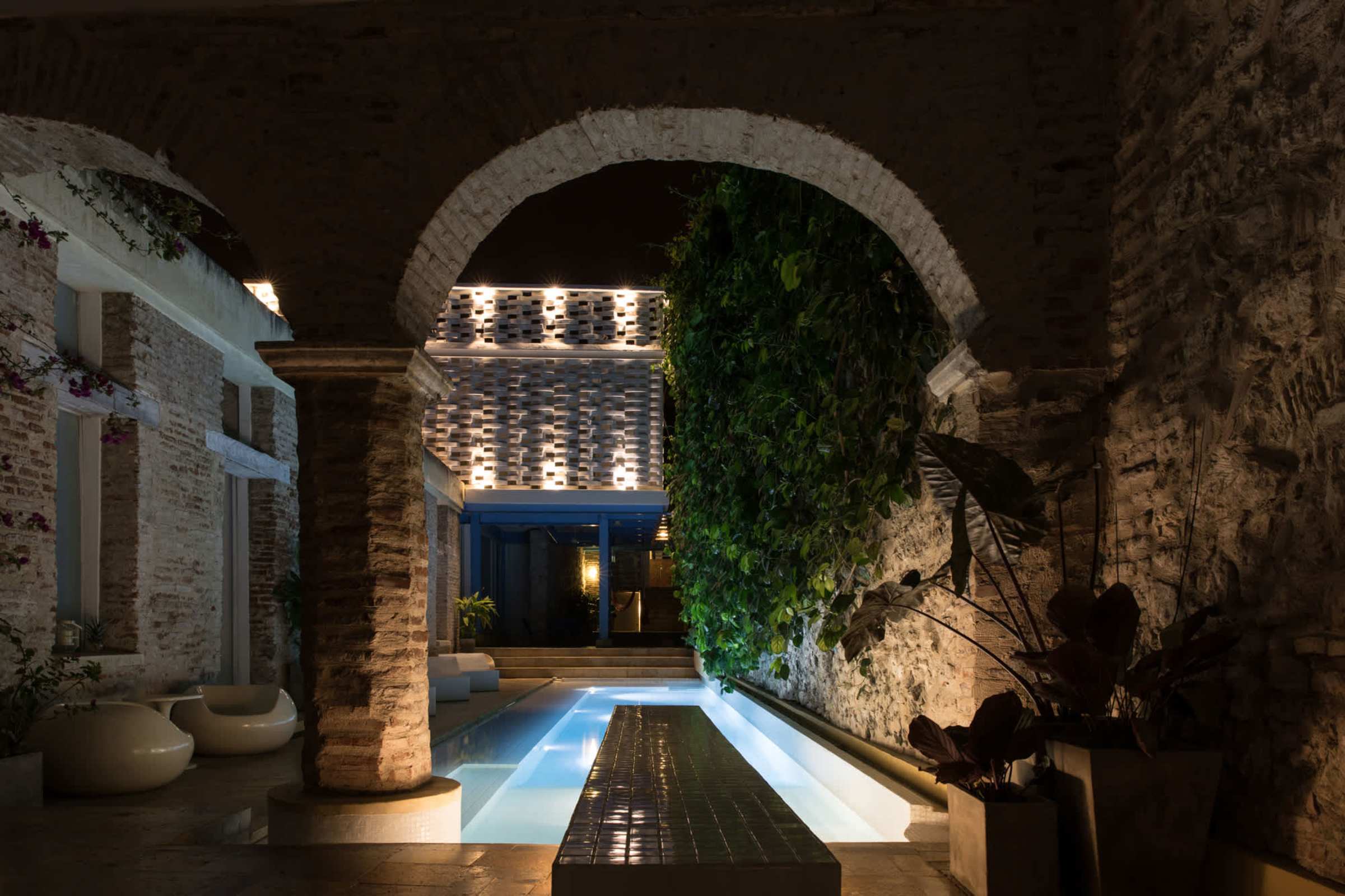 NOK Luxury 6BR with 24/7 Staff, Pool at Getsemani
